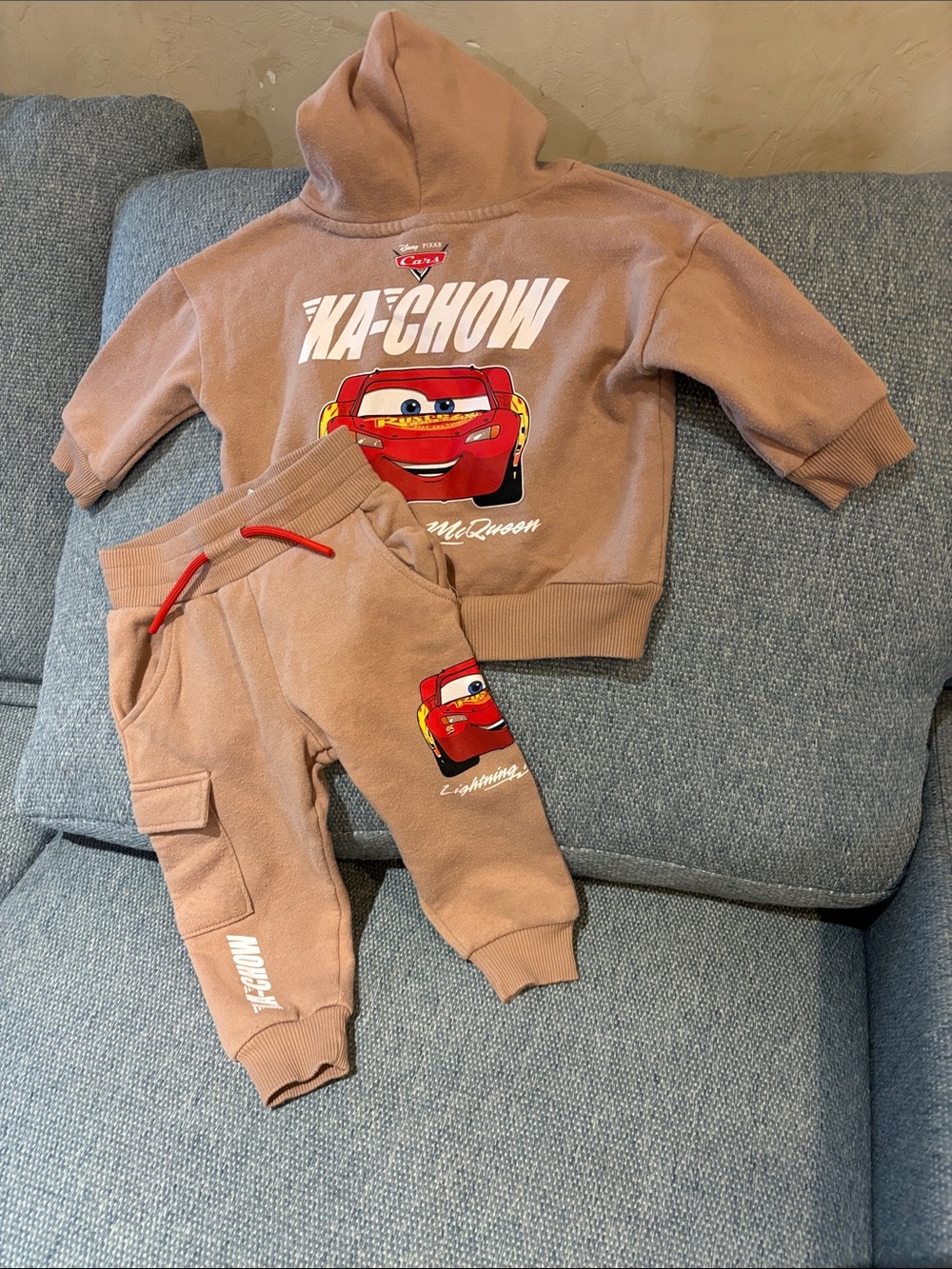 Disneys car lightning McQueen sweat suit! 28 months